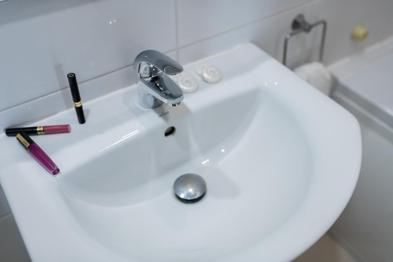 Two Bedroom Apartment For 6 People ワルシャワ エクステリア 写真