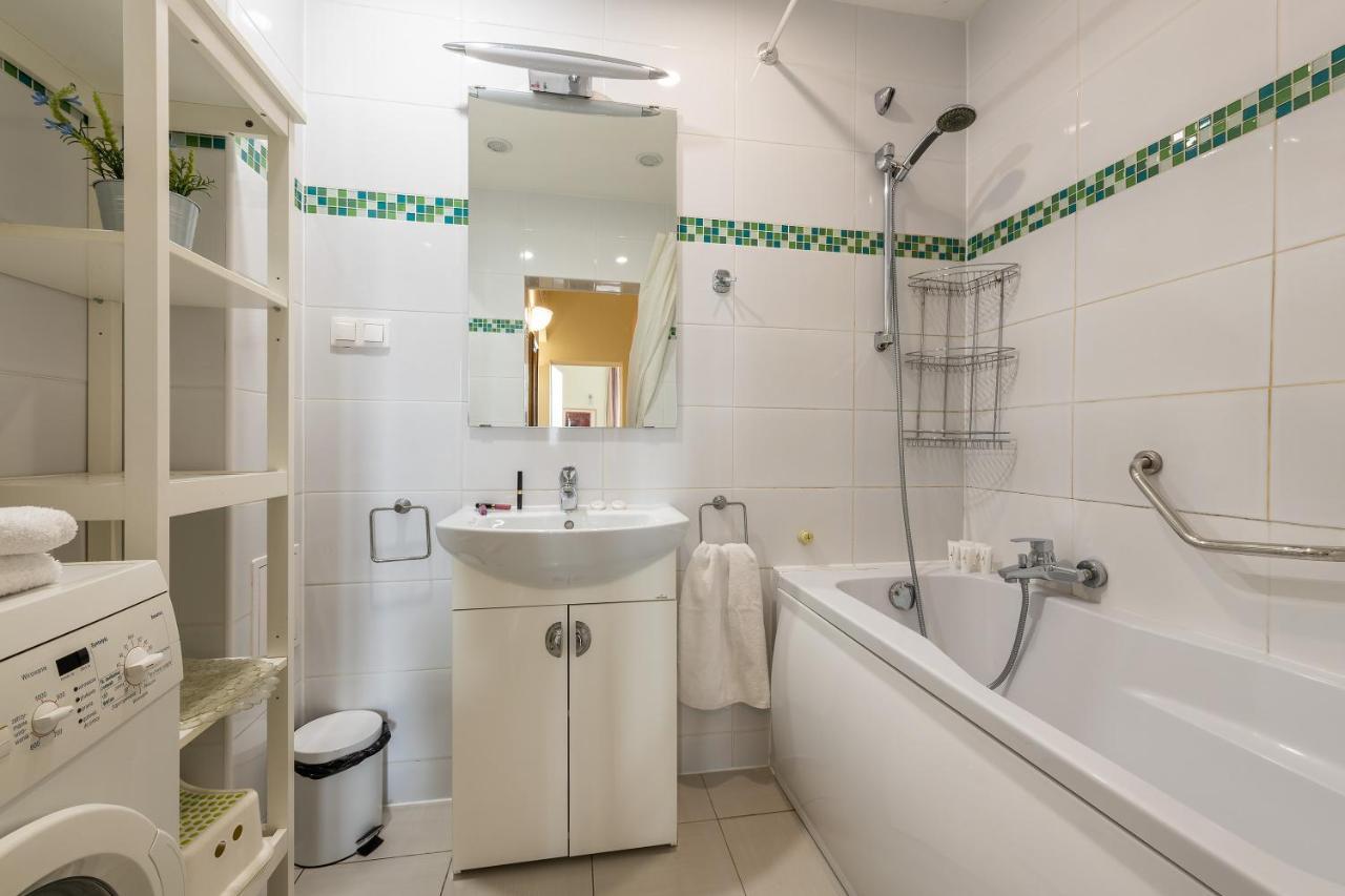 Two Bedroom Apartment For 6 People ワルシャワ エクステリア 写真